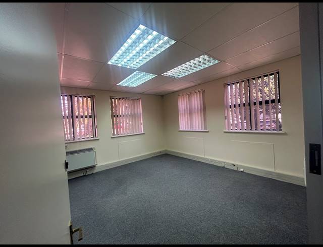 620M² OFFICE TO LET IN KENILWORTH